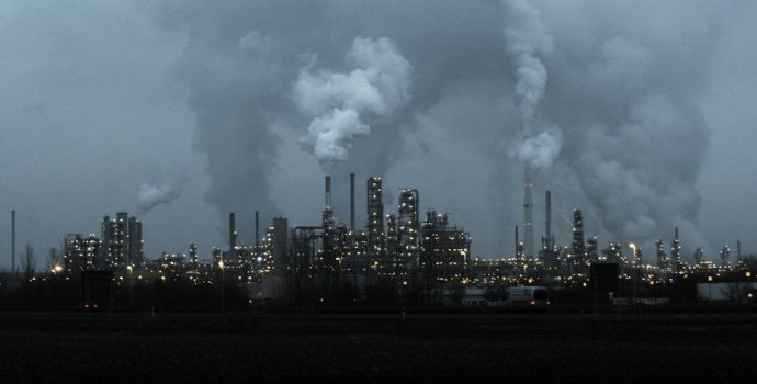 Filmstill mit der Red One, Industriegebiet Leuna